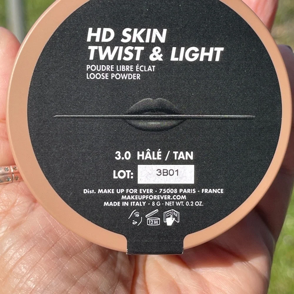 Make Up For Ever Twist & Light Finishing Powder In 3 Tan